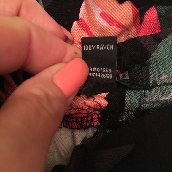 Adorable tropical paperbag colorful shorts. Size XS. New - Picture 4 of 7